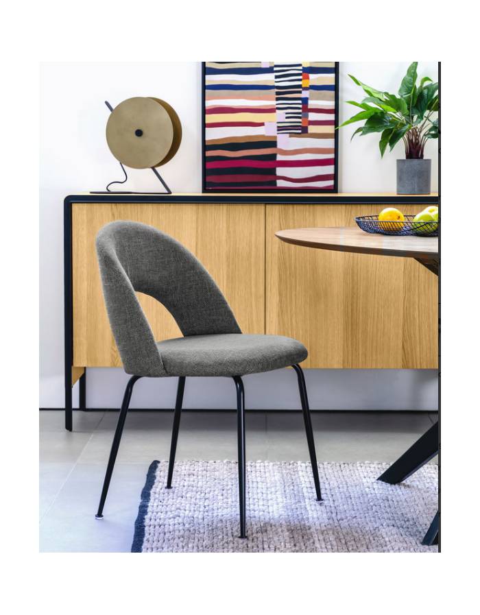 Chaise Mahalia gris foncé et pieds en acier peint en noir