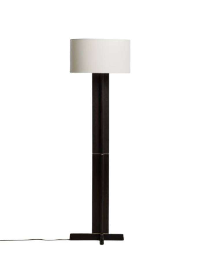 LAMPADAIRE NIANI EN BOIS D'HEVEA FINITION FONCEE ET ABAT-JOUR